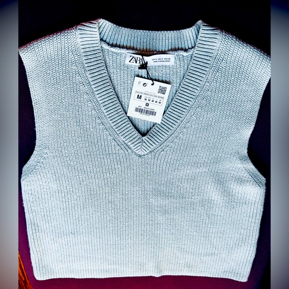 ZARA Preppy & Smart Sweater Vest with ribbed V neckline in beautiful baby blue🔥 - Picture 2 of 13